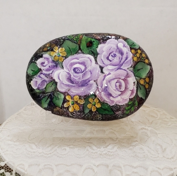 Hand Painted Lavender Roses on Natural Rock, Large rock of roses and ladybug - Picture 4 of 5